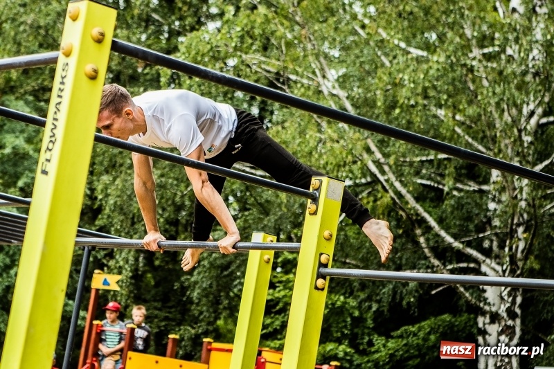 Zdjęcie w galerii na portalu naszraciborz.pl: Ogólnopolskie zawody Street Workout na plaży wiadomości z regionu