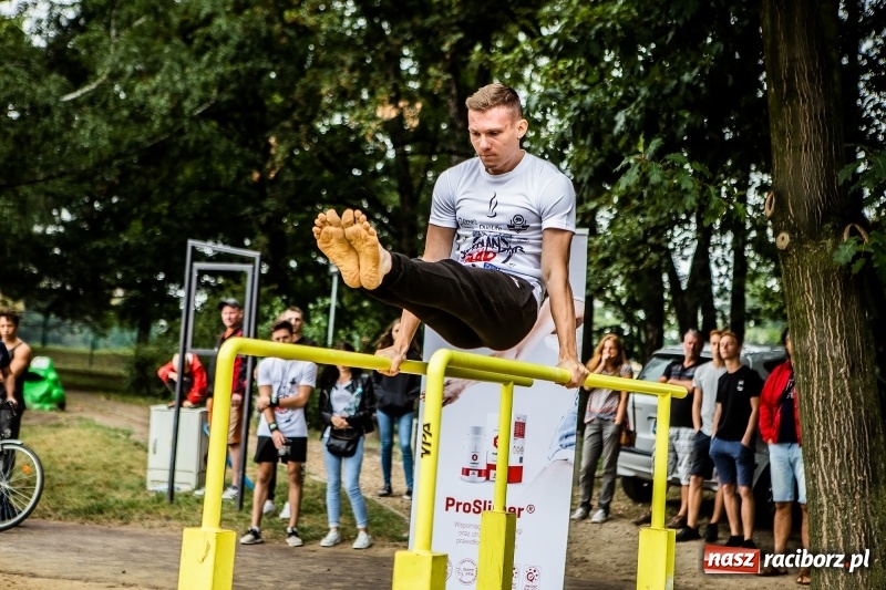 Zdjęcie w galerii na portalu naszraciborz.pl: Ogólnopolskie zawody Street Workout na plaży wiadomości z regionu