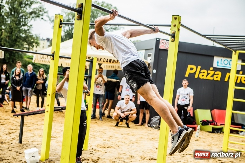 Zdjęcie w galerii na portalu naszraciborz.pl: Ogólnopolskie zawody Street Workout na plaży wiadomości z regionu