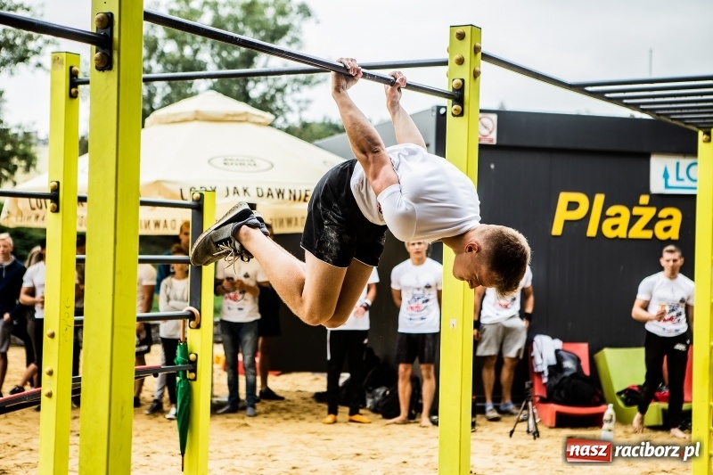 Zdjęcie w galerii na portalu naszraciborz.pl: Ogólnopolskie zawody Street Workout na plaży wiadomości z regionu