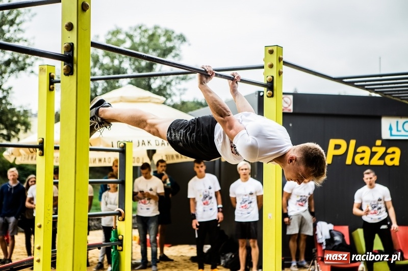 Zdjęcie w galerii na portalu naszraciborz.pl: Ogólnopolskie zawody Street Workout na plaży wiadomości z regionu