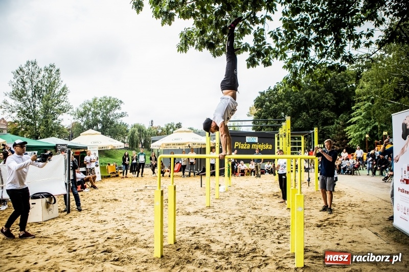 Zdjęcie w galerii na portalu naszraciborz.pl: Ogólnopolskie zawody Street Workout na plaży wiadomości z regionu