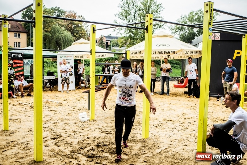 Zdjęcie w galerii na portalu naszraciborz.pl: Ogólnopolskie zawody Street Workout na plaży wiadomości z regionu
