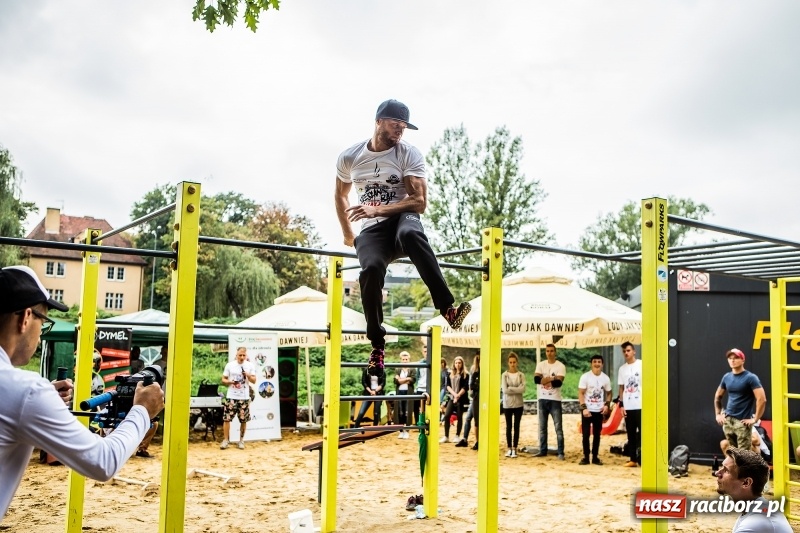 Zdjęcie w galerii na portalu naszraciborz.pl: Ogólnopolskie zawody Street Workout na plaży wiadomości z regionu
