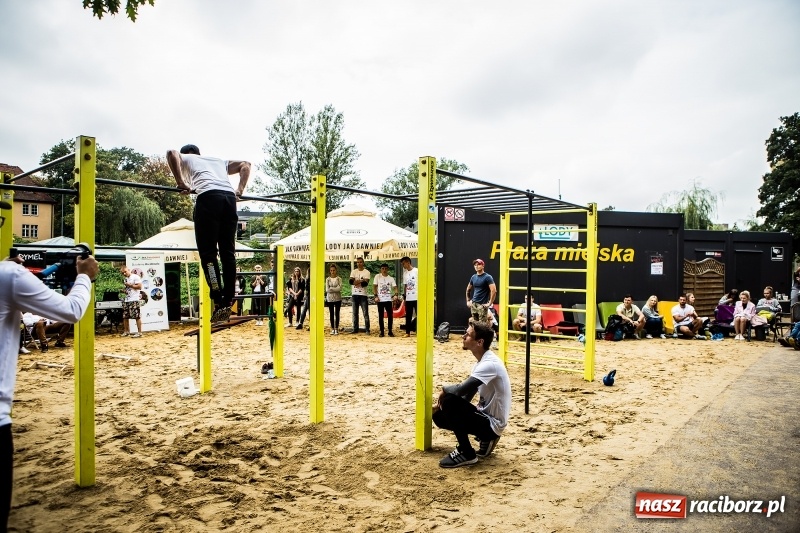 Zdjęcie w galerii na portalu naszraciborz.pl: Ogólnopolskie zawody Street Workout na plaży wiadomości z regionu