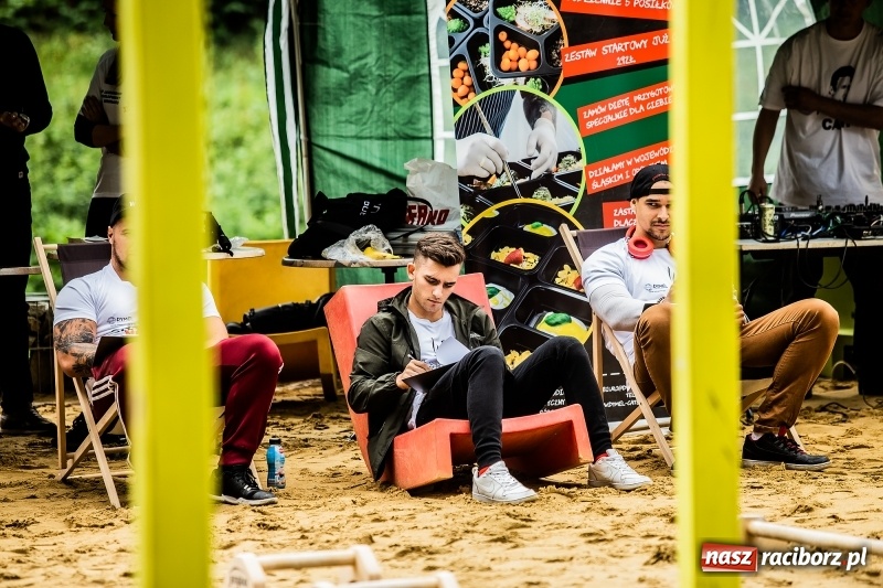 Zdjęcie w galerii na portalu naszraciborz.pl: Ogólnopolskie zawody Street Workout na plaży wiadomości z regionu