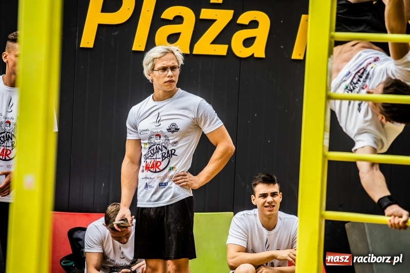 Zdjęcie w galerii na portalu naszraciborz.pl: Ogólnopolskie zawody Street Workout na plaży wiadomości z regionu