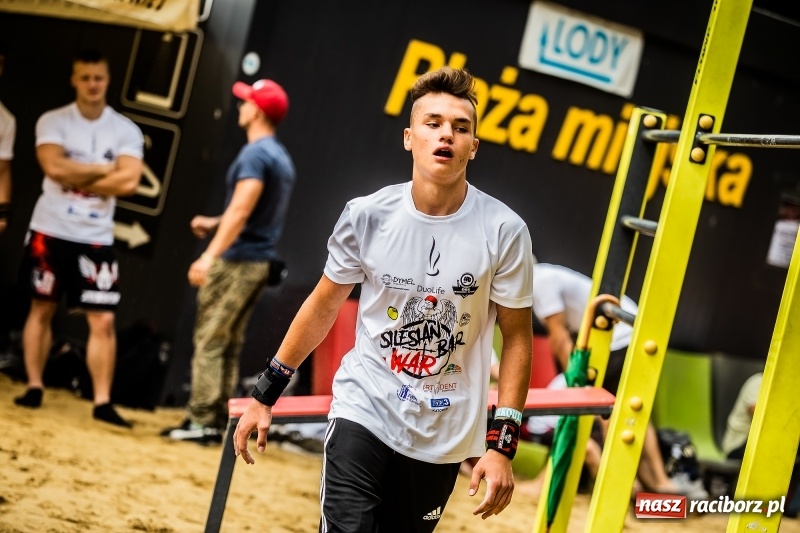 Zdjęcie w galerii na portalu naszraciborz.pl: Ogólnopolskie zawody Street Workout na plaży wiadomości z regionu