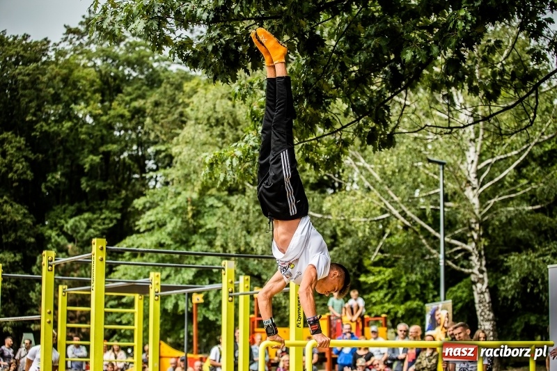 Zdjęcie w galerii na portalu naszraciborz.pl: Ogólnopolskie zawody Street Workout na plaży wiadomości z regionu