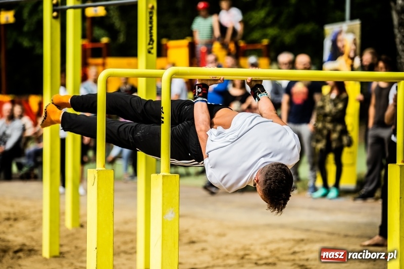 Zdjęcie w galerii na portalu naszraciborz.pl: Ogólnopolskie zawody Street Workout na plaży wiadomości z regionu