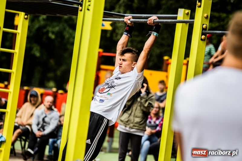 Zdjęcie w galerii na portalu naszraciborz.pl: Ogólnopolskie zawody Street Workout na plaży wiadomości z regionu