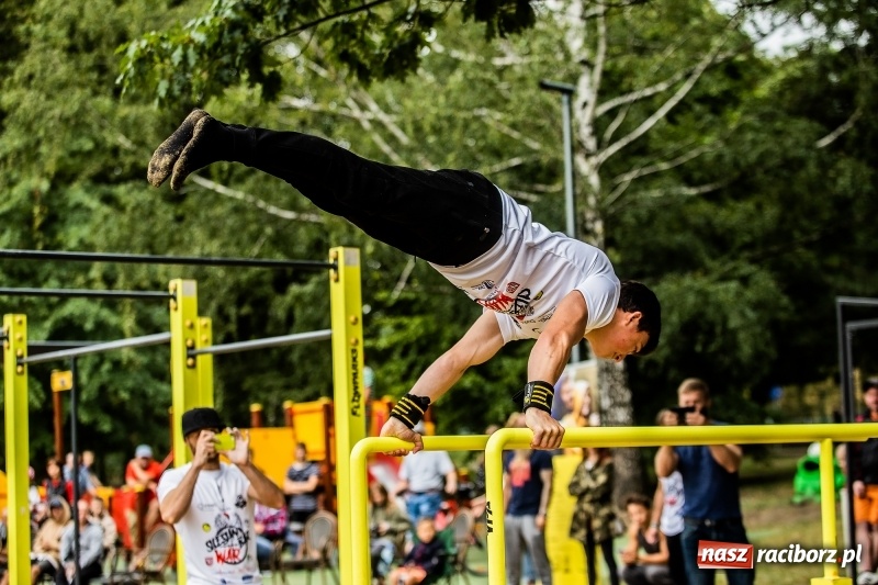 Zdjęcie w galerii na portalu naszraciborz.pl: Ogólnopolskie zawody Street Workout na plaży wiadomości z regionu
