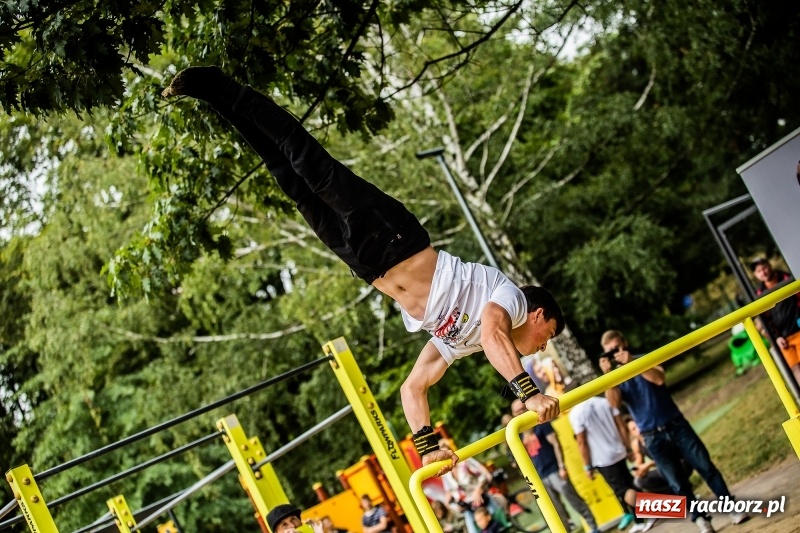 Zdjęcie w galerii na portalu naszraciborz.pl: Ogólnopolskie zawody Street Workout na plaży wiadomości z regionu