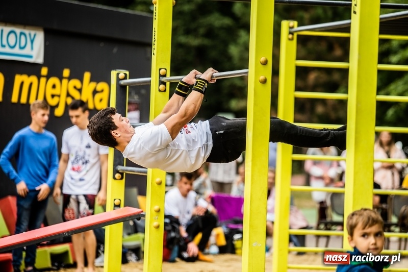 Zdjęcie w galerii na portalu naszraciborz.pl: Ogólnopolskie zawody Street Workout na plaży wiadomości z regionu