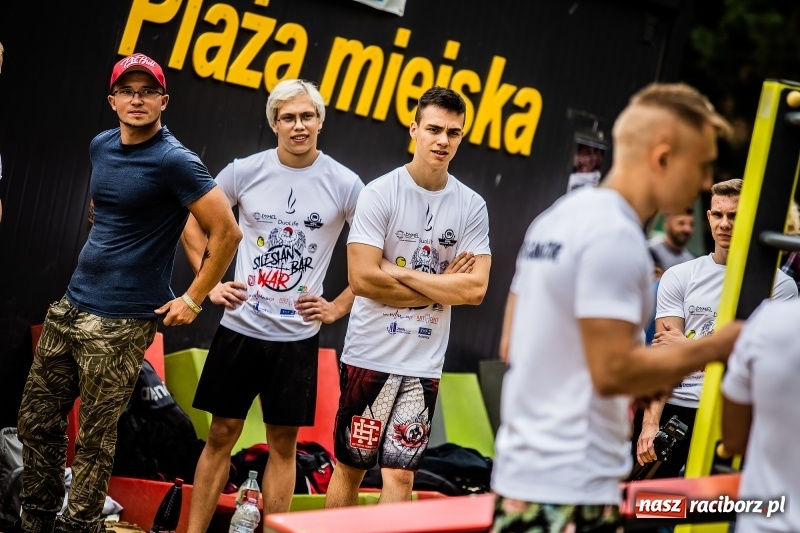 Zdjęcie w galerii na portalu naszraciborz.pl: Ogólnopolskie zawody Street Workout na plaży wiadomości z regionu