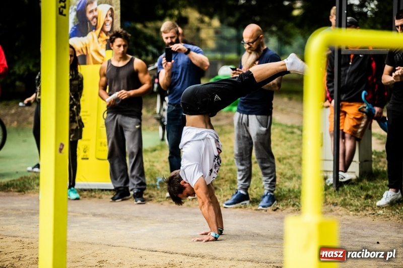 Zdjęcie w galerii na portalu naszraciborz.pl: Ogólnopolskie zawody Street Workout na plaży wiadomości z regionu