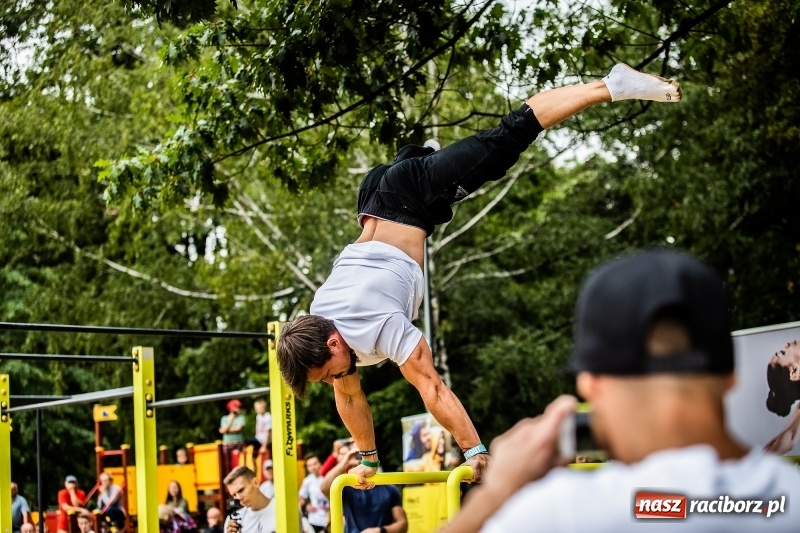 Zdjęcie w galerii na portalu naszraciborz.pl: Ogólnopolskie zawody Street Workout na plaży wiadomości z regionu