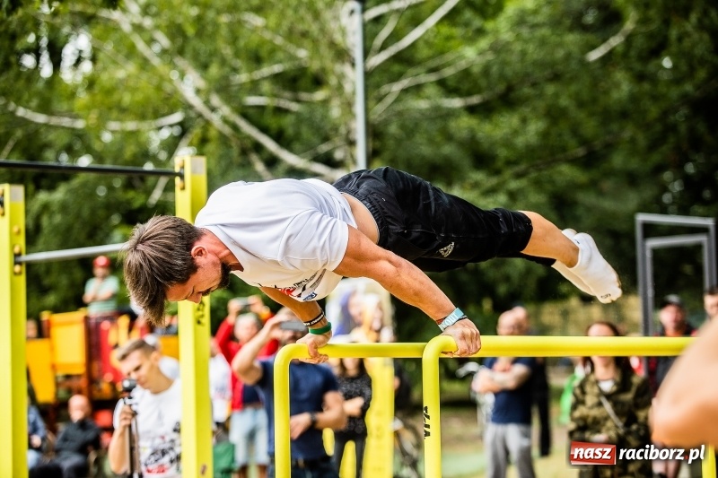 Zdjęcie w galerii na portalu naszraciborz.pl: Ogólnopolskie zawody Street Workout na plaży wiadomości z regionu