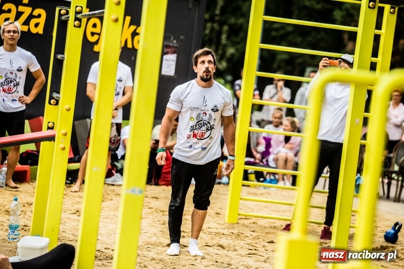 Zdjęcie w galerii na portalu naszraciborz.pl: Ogólnopolskie zawody Street Workout na plaży wiadomości z regionu