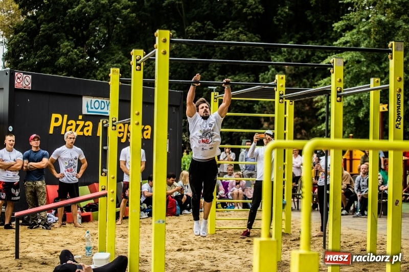 Zdjęcie w galerii na portalu naszraciborz.pl: Ogólnopolskie zawody Street Workout na plaży wiadomości z regionu