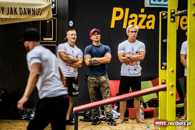 Zdjęcie w galerii na portalu naszraciborz.pl: Ogólnopolskie zawody Street Workout na plaży wiadomości z regionu