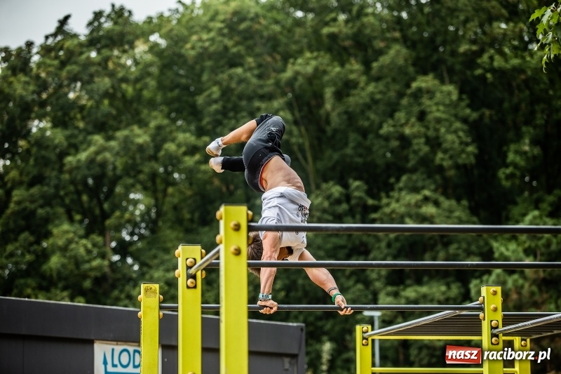 Zdjęcie w galerii na portalu naszraciborz.pl: Ogólnopolskie zawody Street Workout na plaży wiadomości z regionu