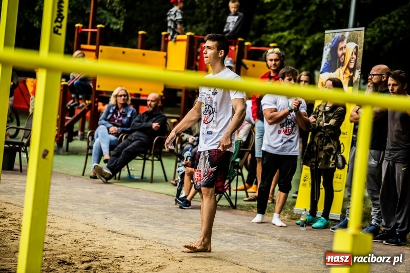 Zdjęcie w galerii na portalu naszraciborz.pl: Ogólnopolskie zawody Street Workout na plaży wiadomości z regionu