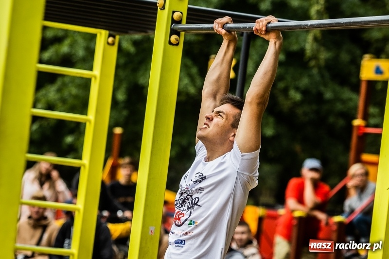 Zdjęcie w galerii na portalu naszraciborz.pl: Ogólnopolskie zawody Street Workout na plaży wiadomości z regionu