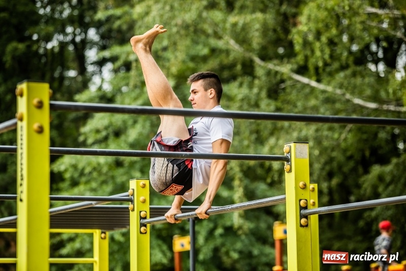 Zdjęcie w galerii na portalu naszraciborz.pl: Ogólnopolskie zawody Street Workout na plaży wiadomości z regionu