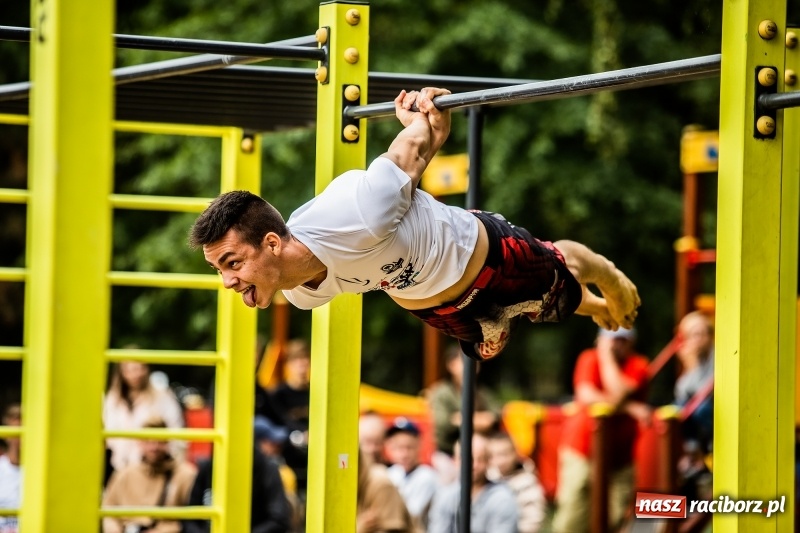 Zdjęcie w galerii na portalu naszraciborz.pl: Ogólnopolskie zawody Street Workout na plaży wiadomości z regionu