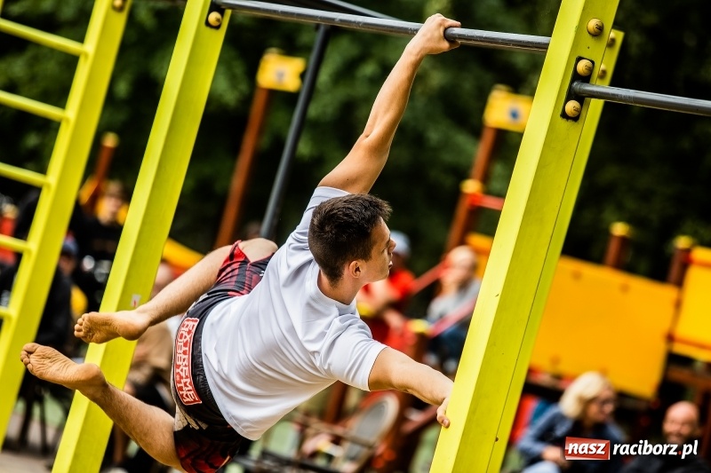 Zdjęcie w galerii na portalu naszraciborz.pl: Ogólnopolskie zawody Street Workout na plaży wiadomości z regionu