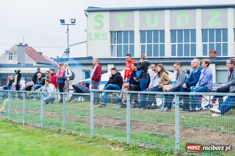Zdjęcie w galerii na portalu naszraciborz.pl: Piłkarze rocznika 2007 rywalizowali w turnieju im. Zbigniewa Oszka wiadomości z regionu
