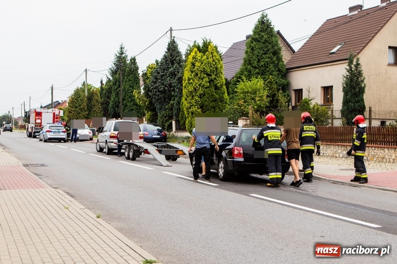 Zdjęcie w galerii na portalu naszraciborz.pl: Zderzenie na Hulczyńskiej w Raciborzu. Pijany Ukrainiec uderzył w drzewo w Makowie wiadomości z regionu