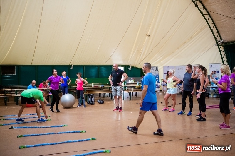 Zdjęcie w galerii na portalu naszraciborz.pl: Aktywne Lato z Akademią Fitness w miasteczku biegowym IV Rafako Półmaratonu Racibórz wiadomości z regionu