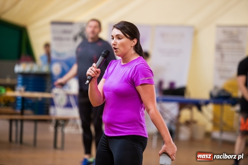 Zdjęcie w galerii na portalu naszraciborz.pl: Aktywne Lato z Akademią Fitness w miasteczku biegowym IV Rafako Półmaratonu Racibórz wiadomości z regionu