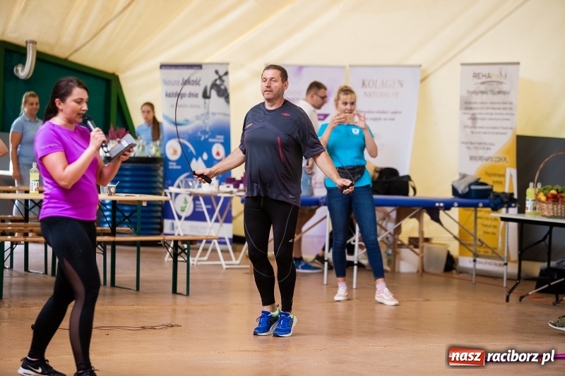 Zdjęcie w galerii na portalu naszraciborz.pl: Aktywne Lato z Akademią Fitness w miasteczku biegowym IV Rafako Półmaratonu Racibórz wiadomości z regionu