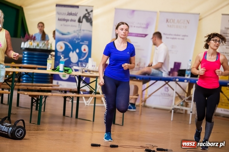 Zdjęcie w galerii na portalu naszraciborz.pl: Aktywne Lato z Akademią Fitness w miasteczku biegowym IV Rafako Półmaratonu Racibórz wiadomości z regionu