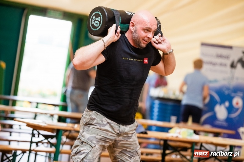 Zdjęcie w galerii na portalu naszraciborz.pl: Aktywne Lato z Akademią Fitness w miasteczku biegowym IV Rafako Półmaratonu Racibórz wiadomości z regionu