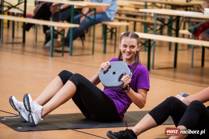 Zdjęcie w galerii na portalu naszraciborz.pl: Aktywne Lato z Akademią Fitness w miasteczku biegowym IV Rafako Półmaratonu Racibórz wiadomości z regionu