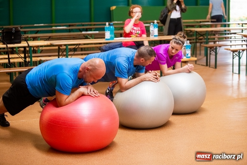 Zdjęcie w galerii na portalu naszraciborz.pl: Aktywne Lato z Akademią Fitness w miasteczku biegowym IV Rafako Półmaratonu Racibórz wiadomości z regionu