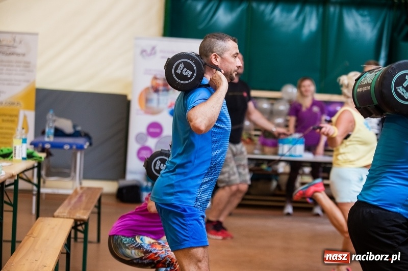 Zdjęcie w galerii na portalu naszraciborz.pl: Aktywne Lato z Akademią Fitness w miasteczku biegowym IV Rafako Półmaratonu Racibórz wiadomości z regionu