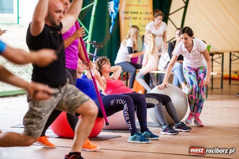 Zdjęcie w galerii na portalu naszraciborz.pl: Aktywne Lato z Akademią Fitness w miasteczku biegowym IV Rafako Półmaratonu Racibórz wiadomości z regionu