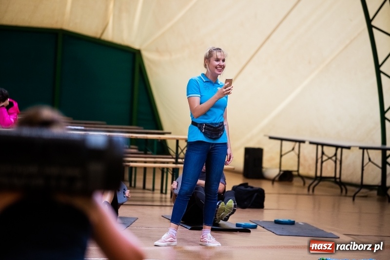 Zdjęcie w galerii na portalu naszraciborz.pl: Aktywne Lato z Akademią Fitness w miasteczku biegowym IV Rafako Półmaratonu Racibórz wiadomości z regionu