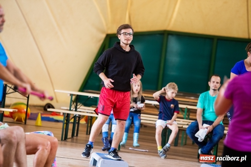 Zdjęcie w galerii na portalu naszraciborz.pl: Aktywne Lato z Akademią Fitness w miasteczku biegowym IV Rafako Półmaratonu Racibórz wiadomości z regionu