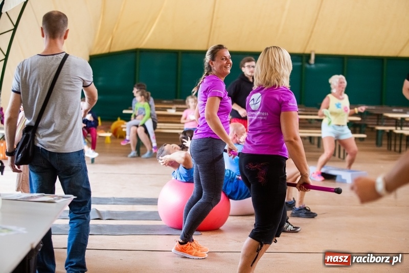 Zdjęcie w galerii na portalu naszraciborz.pl: Aktywne Lato z Akademią Fitness w miasteczku biegowym IV Rafako Półmaratonu Racibórz wiadomości z regionu