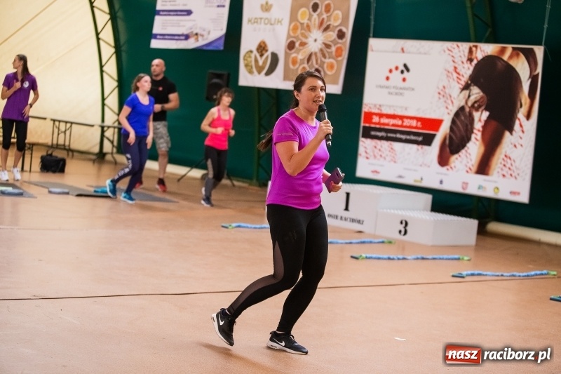 Zdjęcie w galerii na portalu naszraciborz.pl: Aktywne Lato z Akademią Fitness w miasteczku biegowym IV Rafako Półmaratonu Racibórz wiadomości z regionu