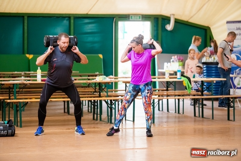 Zdjęcie w galerii na portalu naszraciborz.pl: Aktywne Lato z Akademią Fitness w miasteczku biegowym IV Rafako Półmaratonu Racibórz wiadomości z regionu
