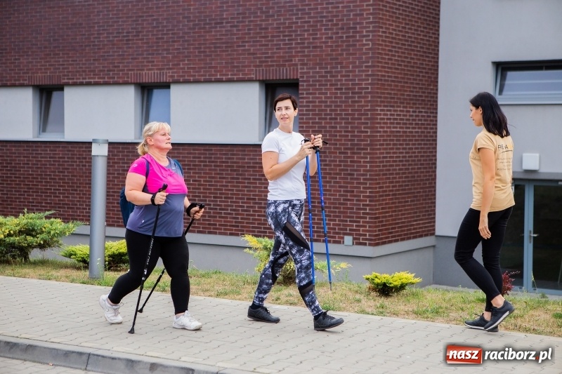 Zdjęcie w galerii na portalu naszraciborz.pl: Aktywne Lato z Akademią Fitness w miasteczku biegowym IV Rafako Półmaratonu Racibórz wiadomości z regionu