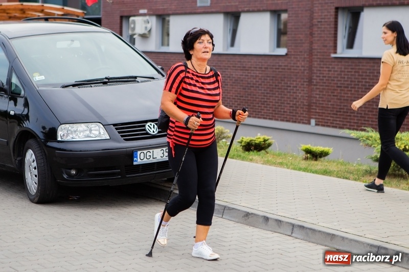 Zdjęcie w galerii na portalu naszraciborz.pl: Aktywne Lato z Akademią Fitness w miasteczku biegowym IV Rafako Półmaratonu Racibórz wiadomości z regionu
