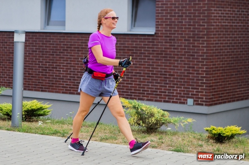 Zdjęcie w galerii na portalu naszraciborz.pl: Aktywne Lato z Akademią Fitness w miasteczku biegowym IV Rafako Półmaratonu Racibórz wiadomości z regionu